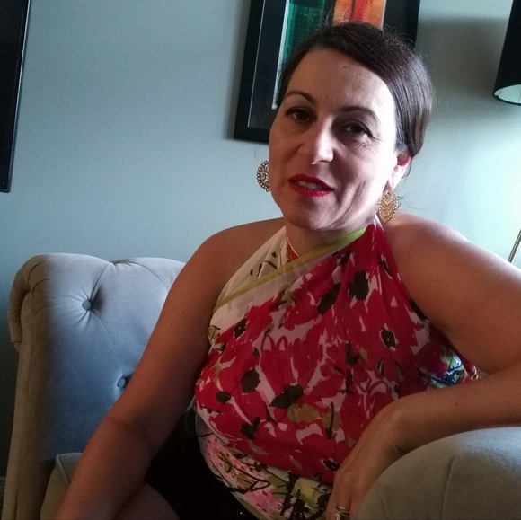 Meet your Posher, Paola - Picture 2 of 2